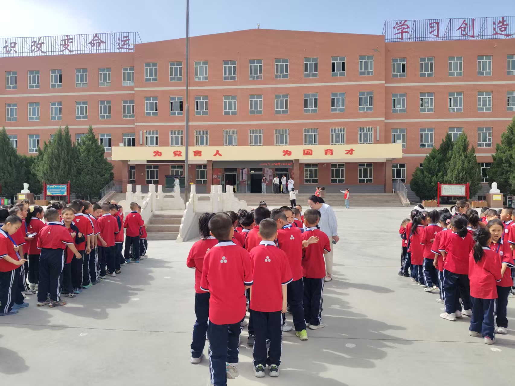 和硕县开展全民营养周暨“5·20”中国学生营养日 主题宣传活动.jpg 和硕县开展全民营养周暨“5·20”中国学生营养日 主题宣传活动.jpg