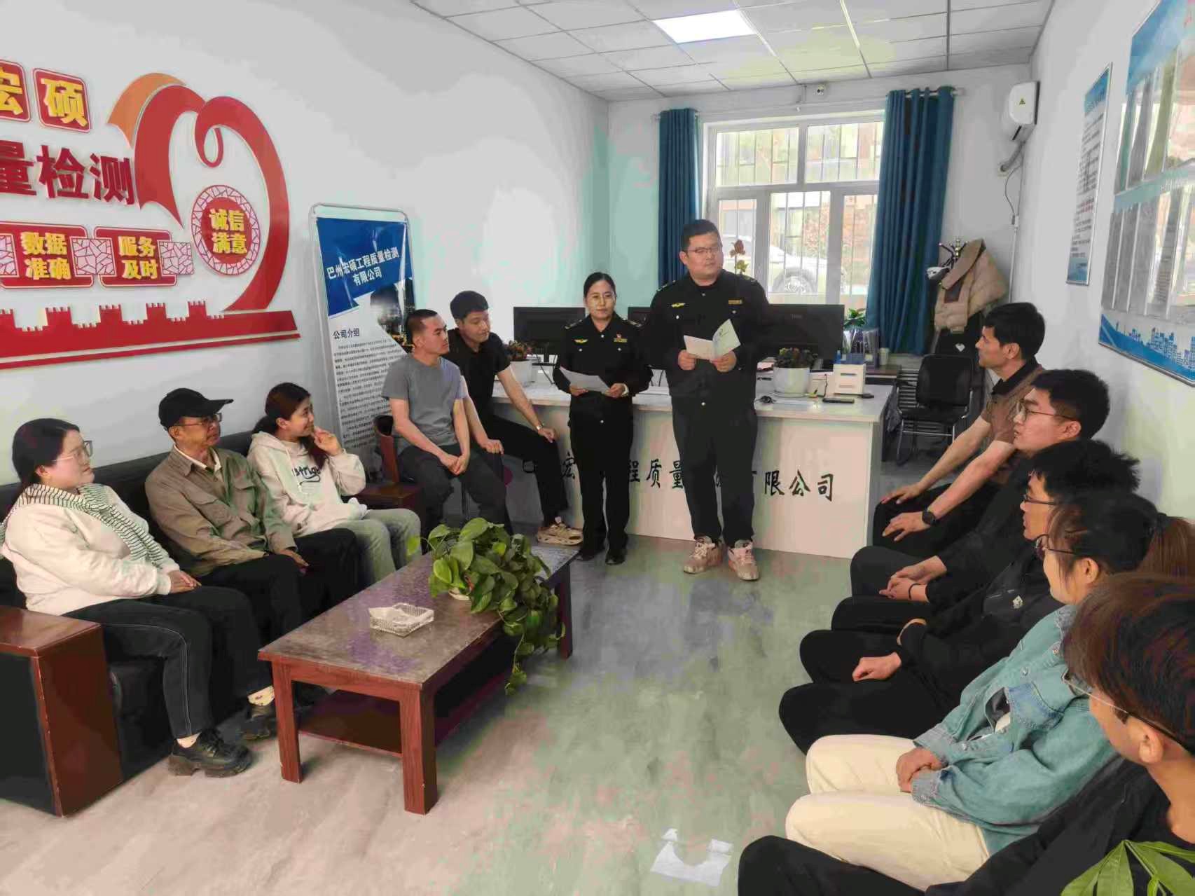 轮台县市场监督管理局聚焦质量管理体系认证 精准帮扶小微企业提质增效1.jpg