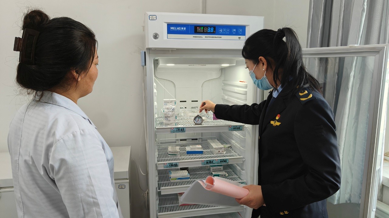 轮台县市场监管局开展疫苗质量安全专项检查 筑牢免疫安全防线2.jpg